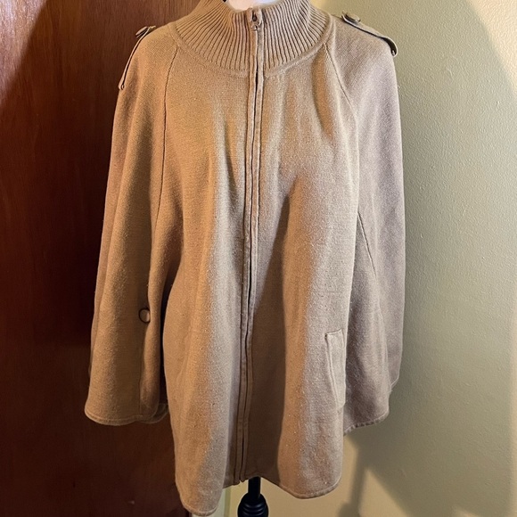 Big Buddha Women’s Camel Colored Sweater Style Pancho Size M/L - Picture 10 of 12